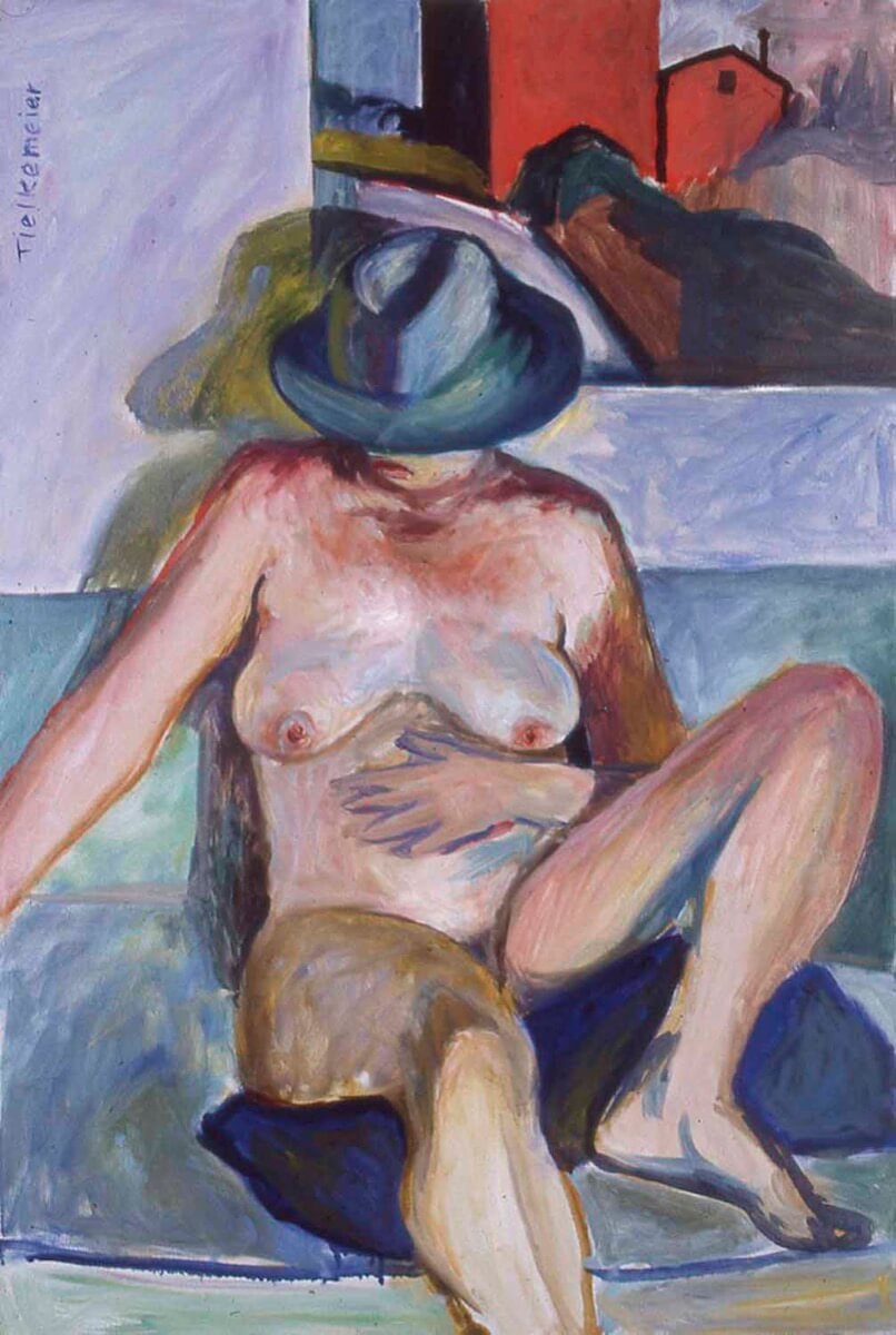Donna nuda con cappello blu