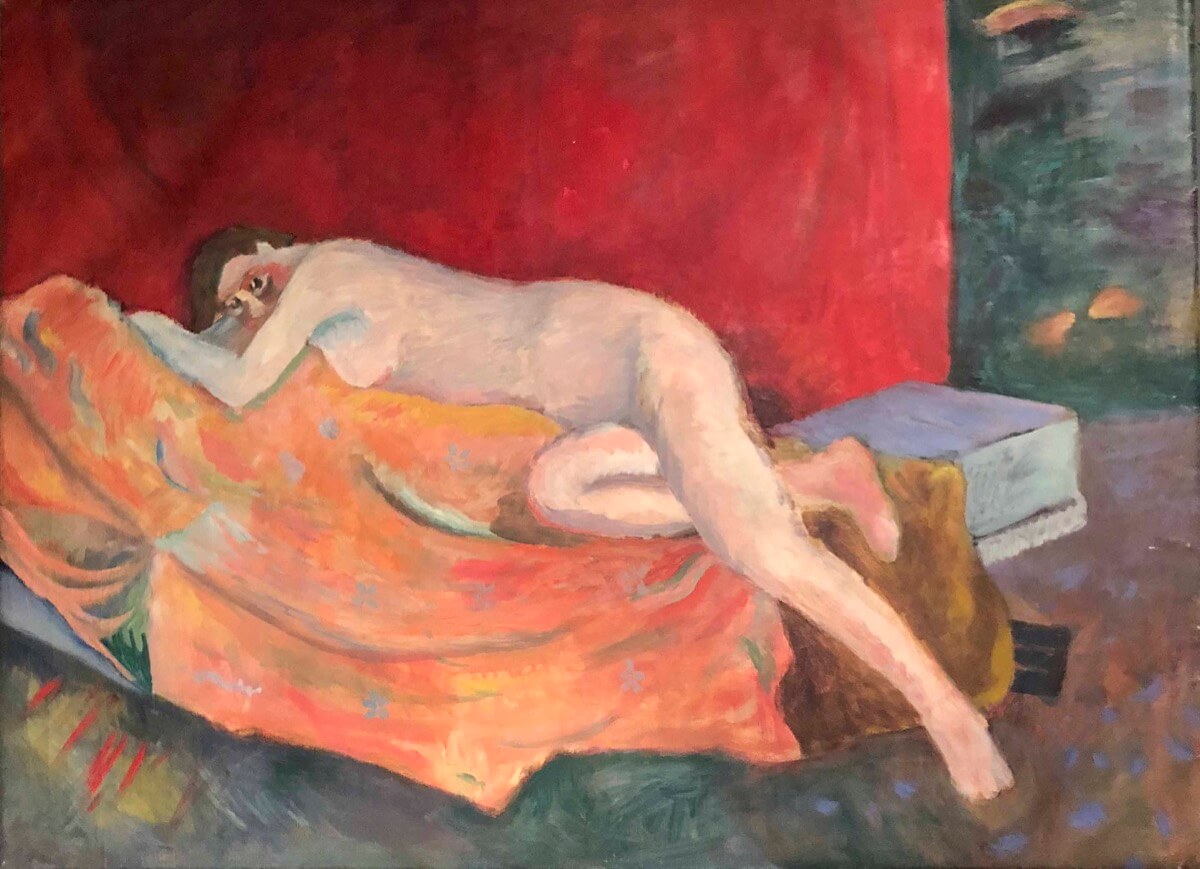 Donna nuda con tenda rossa
